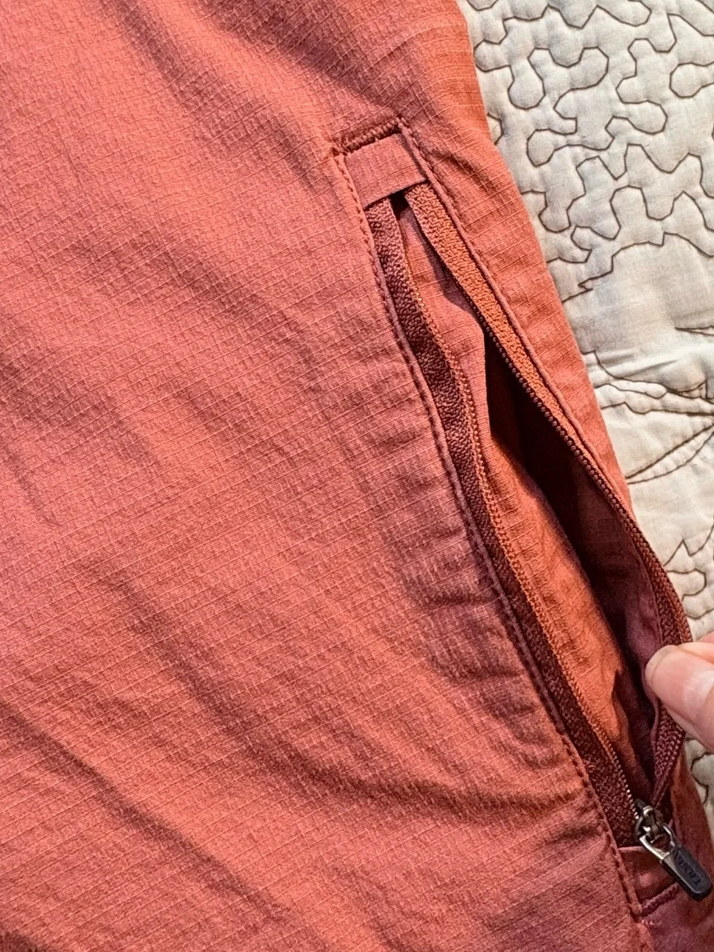 Vuori Ripstop Crop Pants Earthy Red Raw Hem Drawstring Lightweight Sz L🧡 - Picture 6 of 8